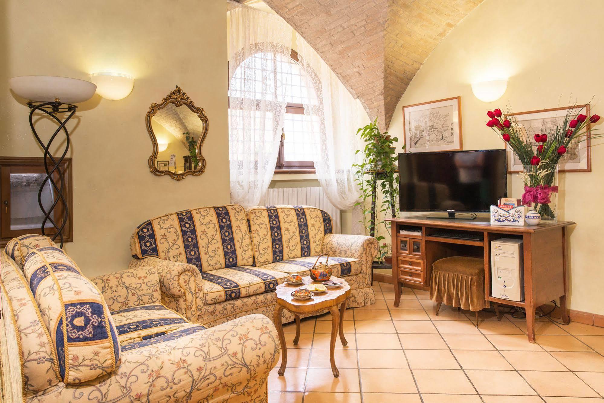 אסיסי Albergo Ancajani מראה חיצוני תמונה